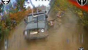 УАЗ "Хантер", "Буханка" і окупант у синіх чоботях: дрони SIGNUM знищили ворога під Лиманом. ВIДЕО