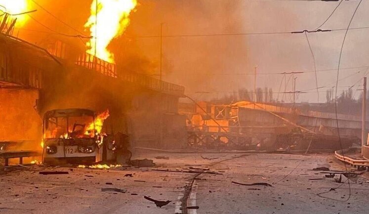 Russian missile hit trolleybus with people moving across Dnipro HPP dam - Andriushchenko. PHOTOS