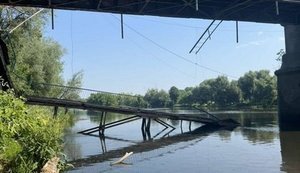 У Коростишеві обвалилася частина мосту через Тетерів: рух у місті перекрито. ФОТО