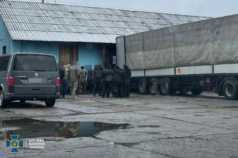 Контрразведка СБУ разоблачила хищение комплектующих для зенитно-ракетных комплексов на десятки миллионов гривен 06