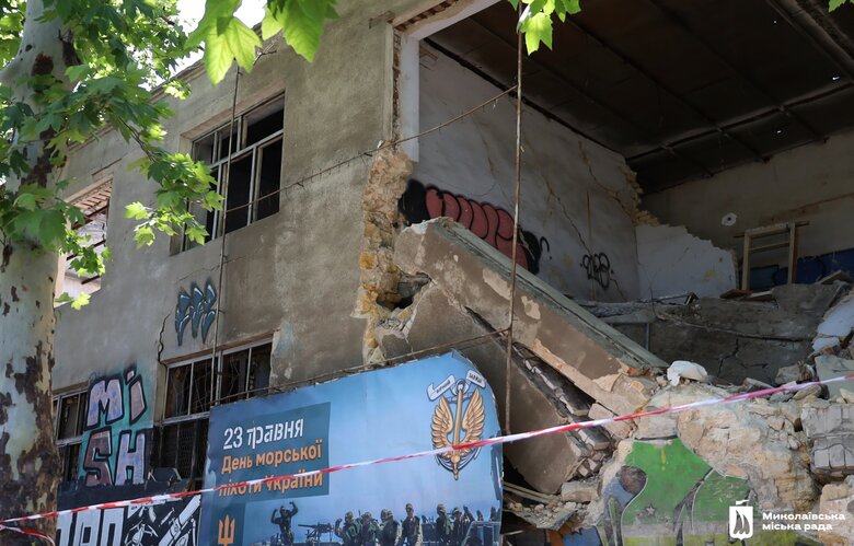 У Миколаєві обвалилася будівля колишнього заводу