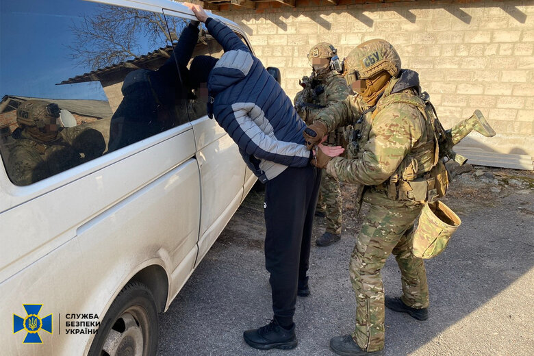 СБУ знешкодила у Кременчуці ворожу агентурну мережу, яка намагалась виявити і підірвати установки HIMARS та комплекси С-300 02