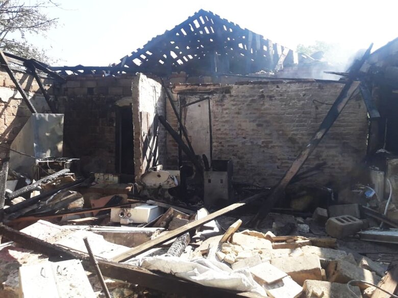 Россияне продолжают разрушать дома мирных жителей Запорожской области. Под постоянными обстрелами - Гуляйполе и Орехово, - ЗОВА 01