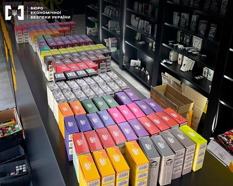 БЕБ викрило масштабну схему з продажу електронних сигарет. Вилучено продукції на 40 мільйонів 01