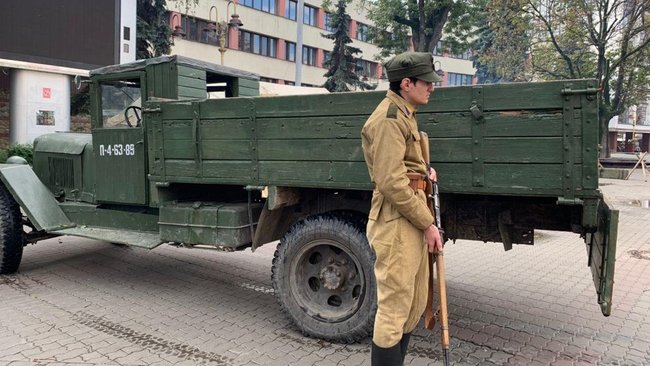 Бій воїнів УПА із солдатами НКВС відтворили в центрі Івано-Франківська 06