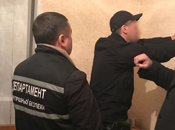 Співробітника ІТТ затримано на Кіровоградщині за передання наркотиків заарештованому, - Нацполіція 01