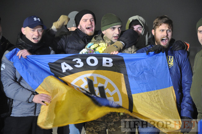 Heroes, welcome home!” liberated Ukrainian hostages enjoy warm reception at Boryspil airport 25