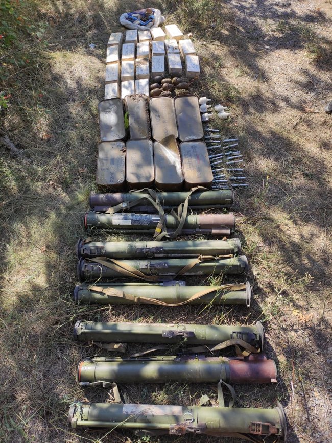 Схрон з боєприпасами виявили в Новотроїцькому 02