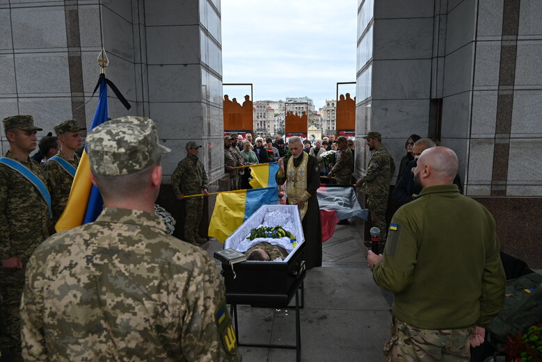 У Києві попрощалися з командиром роти стрілецького батальйону Олександром Пастухом (Добрим), який загинув у бою проти рашистів на Луганщині 28