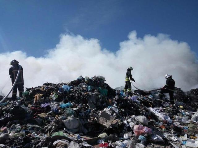 Garbage dump in Kyiv’s larger area caught fire, - State Emergency Service 03