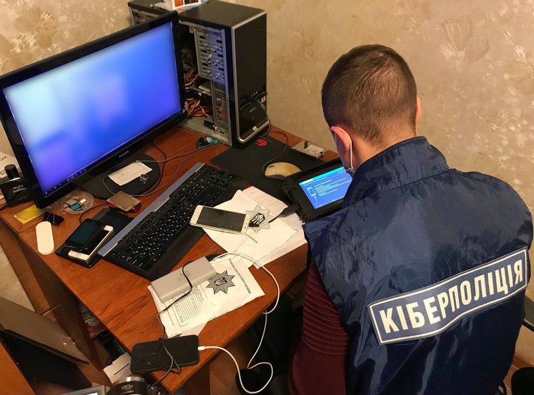 Досьє за долар, або Як можуть продати будь-яку особистість 03
