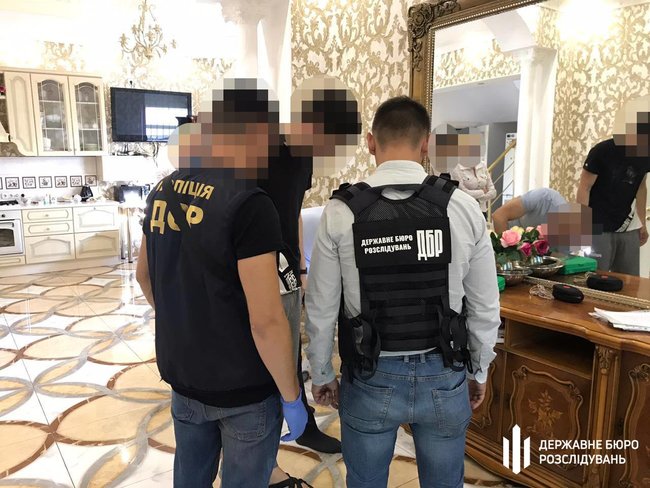 В Одессе группа мошенников во главе с экс-полицейским завладела 19 квартирами, - ГБР 03 В Одессе группа мошенников во главе с экс-полицейским завладела 19 квартирами, - ГБР 03