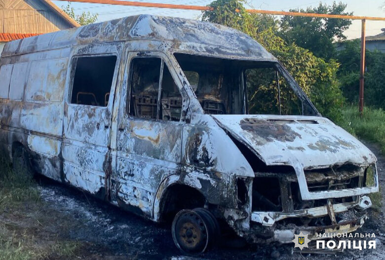 Затримано підлітків, які підпалили авто ЗСУ на Одещині