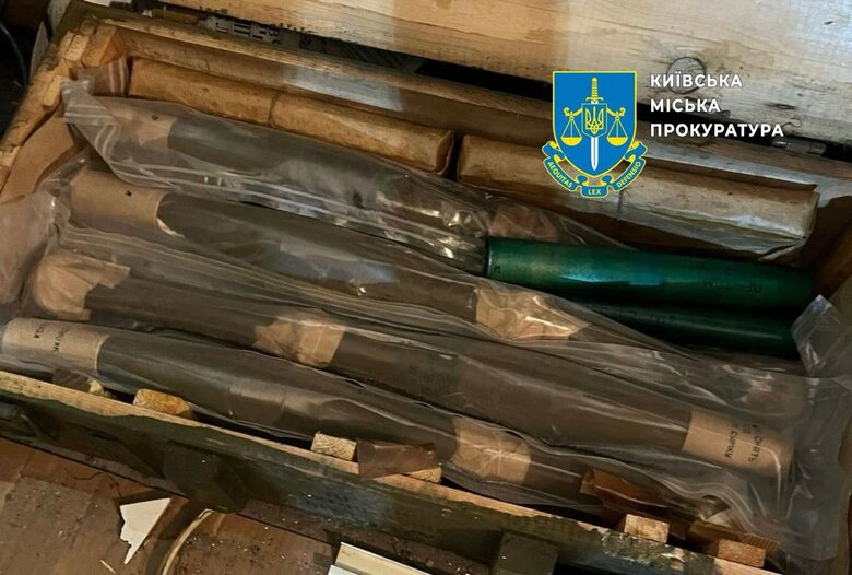 Затримали киян, які облаштували сховки зі зброєю