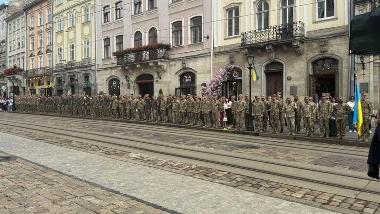 У Львові попрощалися з 12 військовими, загиблими в катастрофі літака Іл-76