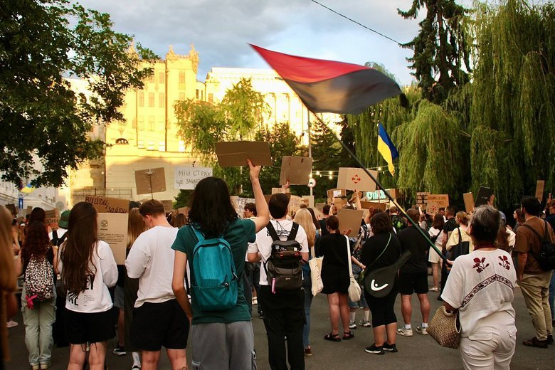 В Киеве люди в шестой раз вышли на протест в поддержку Федорова