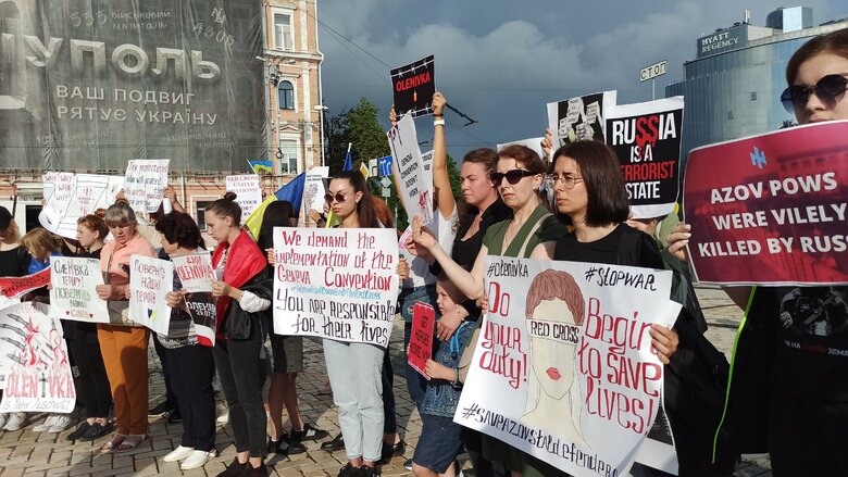 Акция Оленовка - новый Освенцим, организованная родственниками пленных защитников Азовстали, прошла в центре Киева 20