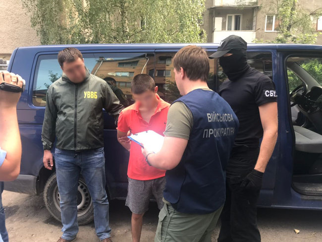 Пограничник задержан на Закарпатье при получении 1,1 тыс. долл. взятки 01