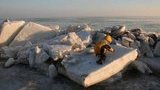 Побережье Азовского моря завалено гигантскими глыбами льда. ФОТОрепортаж