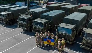 45-та артилерійській бригада отримала 4 вантажівки DAF та 4 лазне-пральних комплекси. ФОТО