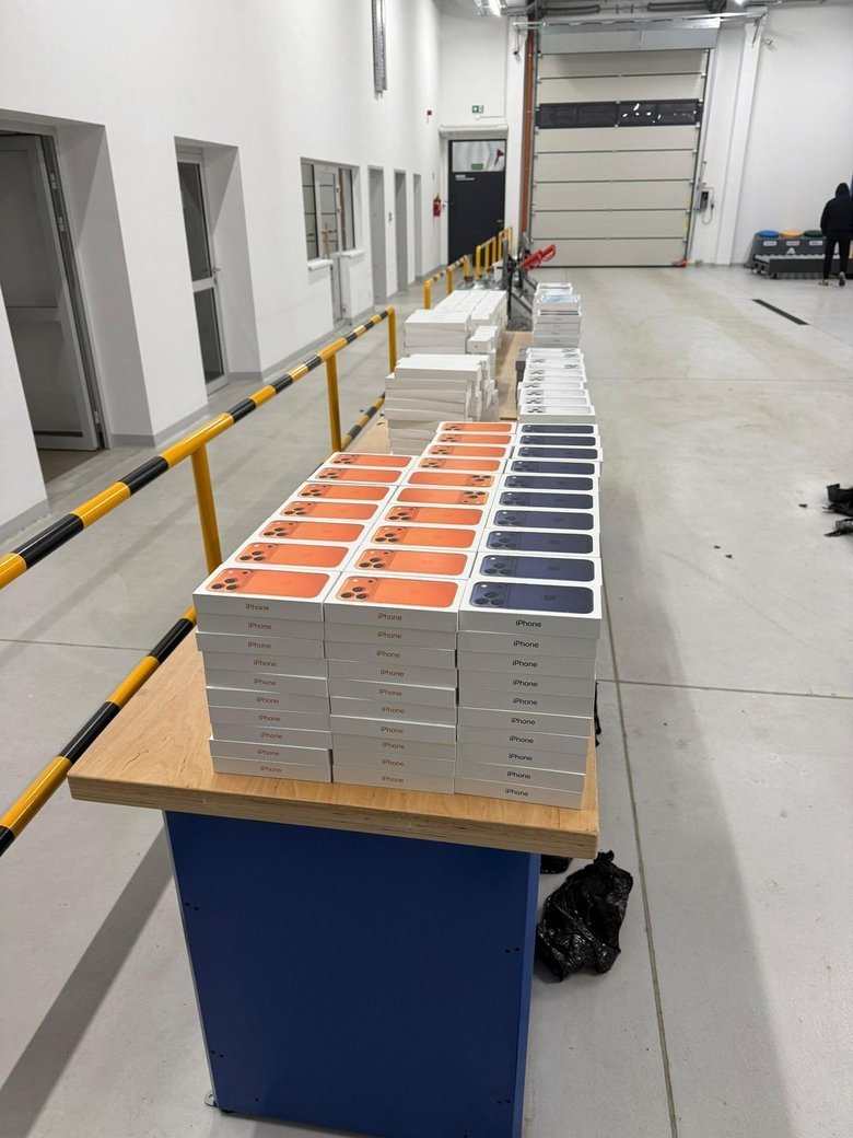 Контрабанда техніка Apple на 35 млн грн