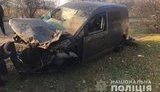 На Львівщині поліцейські врятували двох людей із тонучого автомобіля, що впав у річку з вини п