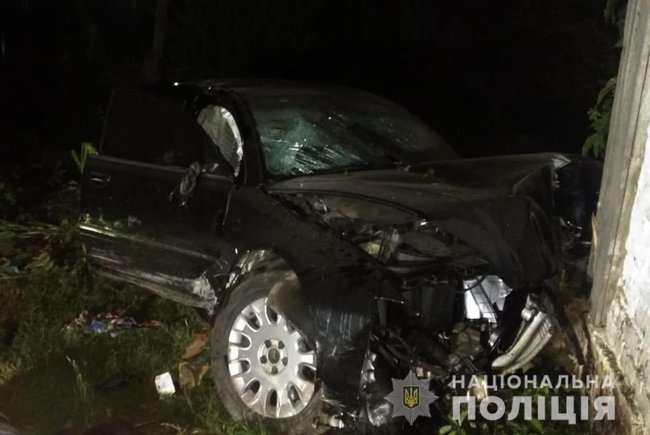 На Чернігівщині 18-річна водійка Audi влетіла в будинок: два її пасажири загинули 04 На Чернігівщині 18-річна водійка Audi влетіла в будинок: два її пасажири загинули 04