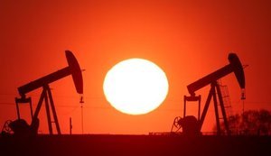 Ціни на нафту відновили зростання на тлі введення нових санкцій США проти Ірану