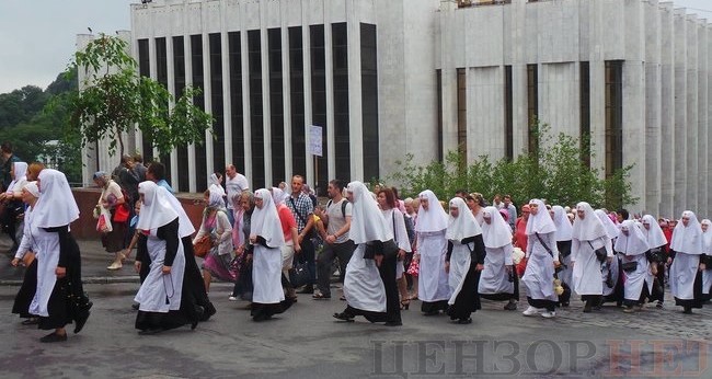 Онуфрій, Новинський, Бойко і віряни: як УПЦ МП хресну ходу проводили 07