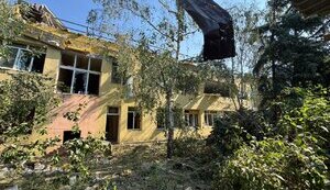 Росіяни вночі та вранці атакували Костянтинівку: Є руйнування закладу освіти, пошкоджено будинки та лінію газопостачання. ФОТОрепортаж