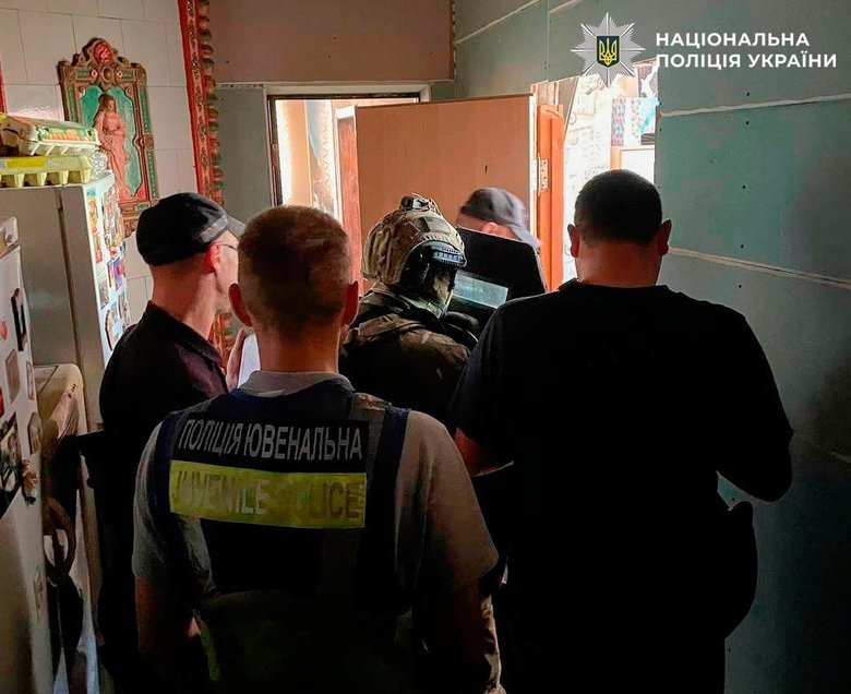 Поліція затримала 2 неповнолітніх, які нападали на 2 жінок у Києві