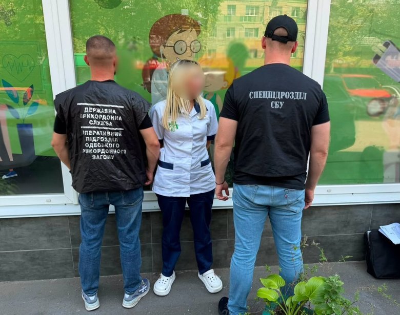 В Одесі затримали медиків, які продавали висновок про непридатність