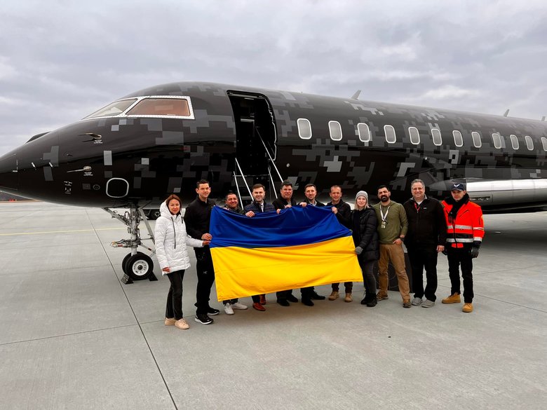 Командир экипажа SpaceX доставил помощь ВСУ 01