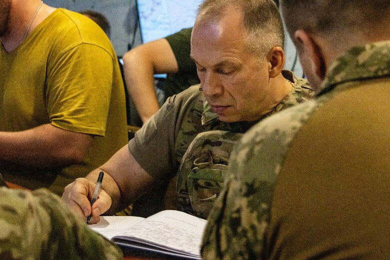Сирський відвідав воїнів на передовій