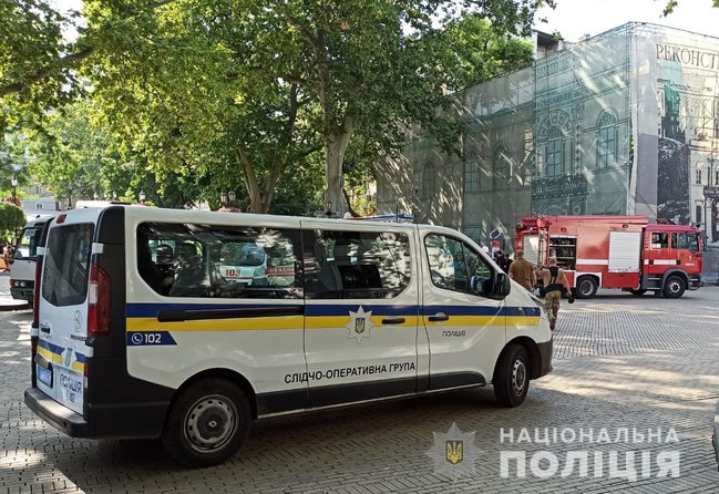 В горсовете Одессы искали бомбу, эвакуировали почти 200 человек 02