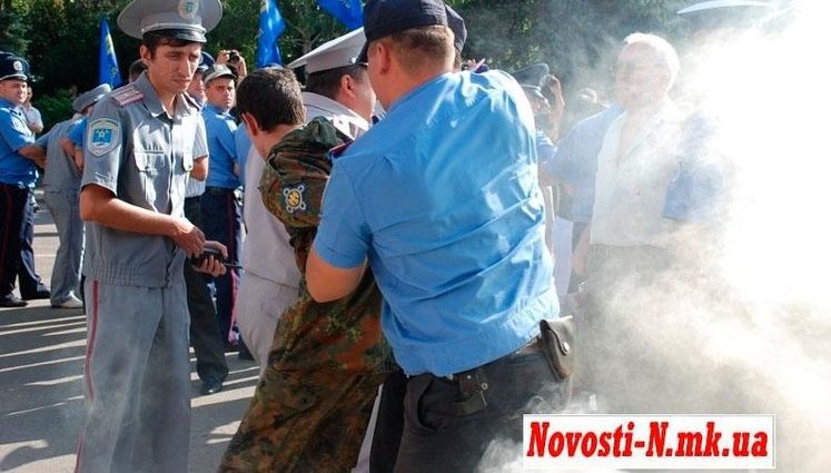 Language Battle at the Nikolayev City Council - Smoke Bombs and Arrests. PHOTO