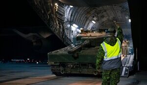 Перший переданий Канадою для України танк Leopard-2 вже прибув до Польщі. ФОТО