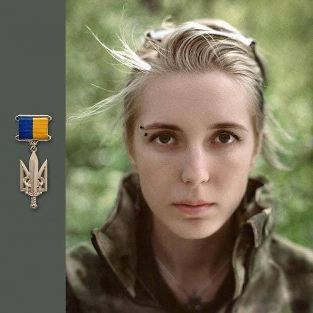 У 2015 році Яна Зінкевич однією з перших отримала недержавну найвищу нагороду – срібний тризуб "Народний герой України"