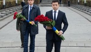 Zelenskyi lays flowers at Tomb of Unknown Soldier. PHOTO