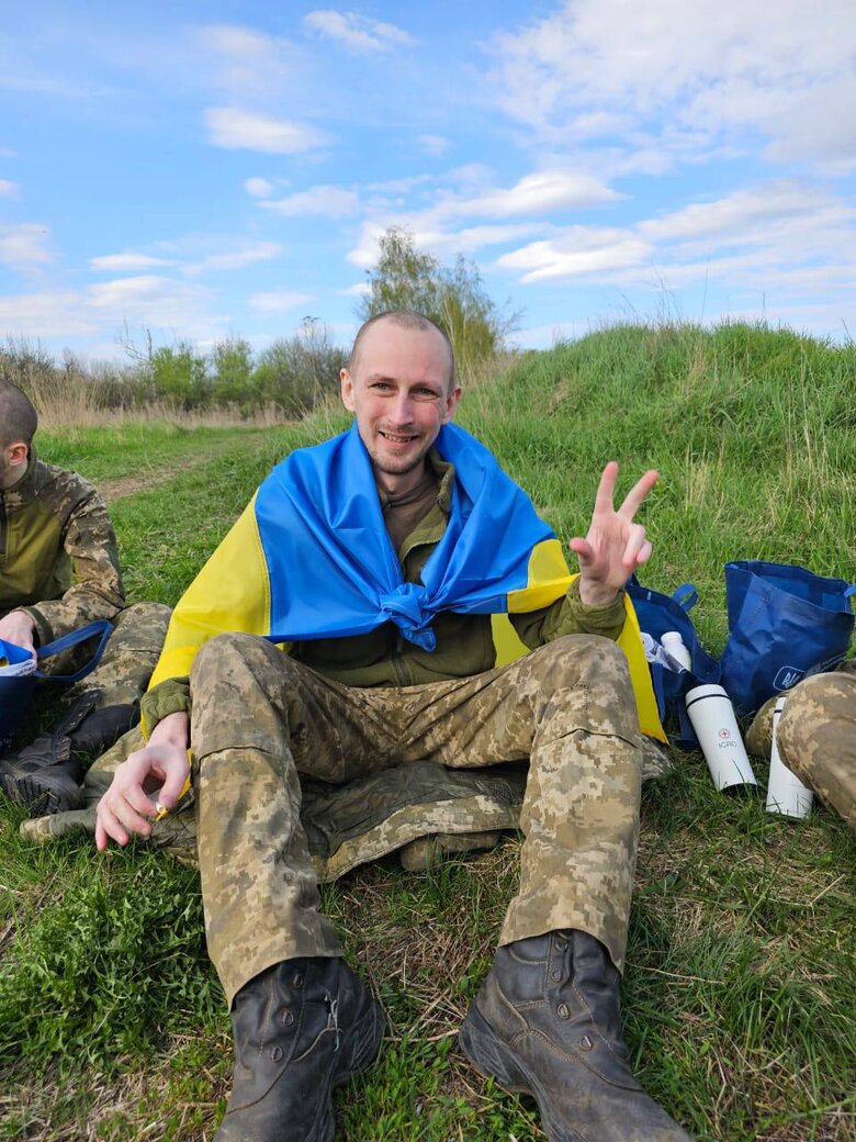 Черговий обмін полоненими: Україна повернула додому 42 військових та 2 цивільних 03