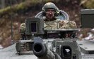 Принц Уильям проехался на танке возле границы с Россией в Эстонии