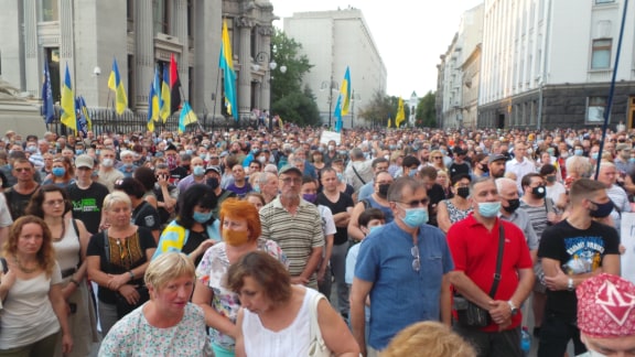 Под Офисом Зеленского в Киеве прошла акция протеста против условий прекращения огня на Донбассе 42