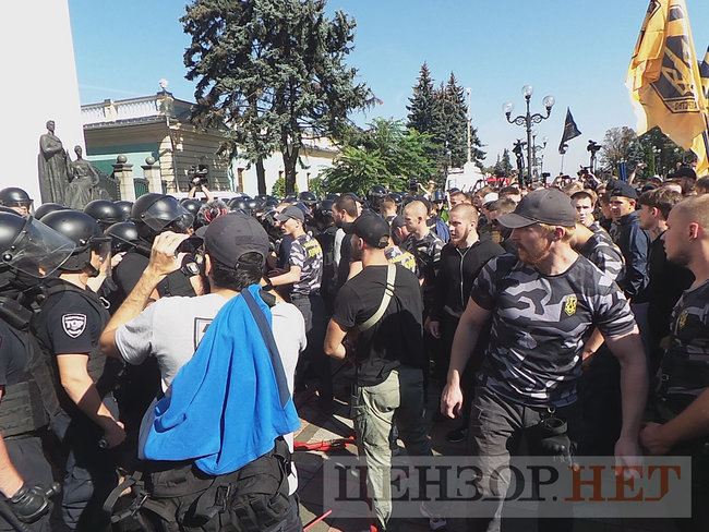 Президент обіцяв, - Нацкорпус пікетує Раду з вимогою спрощення процедури отримання громадянства учасниками АТО 40