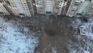 What a f#cking pit - results of Russians dropping 500-kilogram bombs on Vuhledar. VIDEO