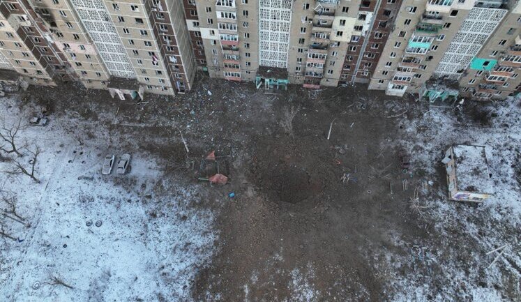 What a f#cking pit - results of Russians dropping 500-kilogram bombs on Vuhledar. VIDEO