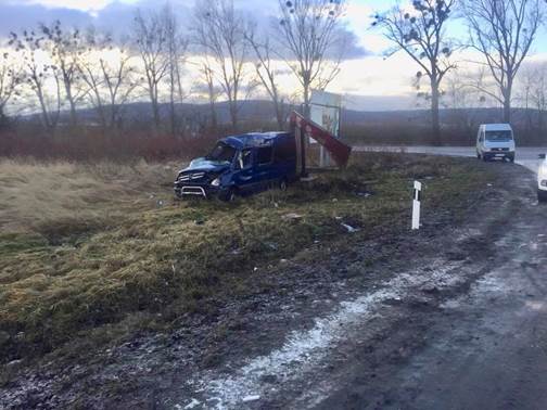Пасажирський автобус перекинувся на Львівщині 02