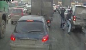 Кавказцы в Москве избили и ограбили русского на глазах десятков свидетелей. Все трусливо смотрели и не помогли. + ВИДЕО.