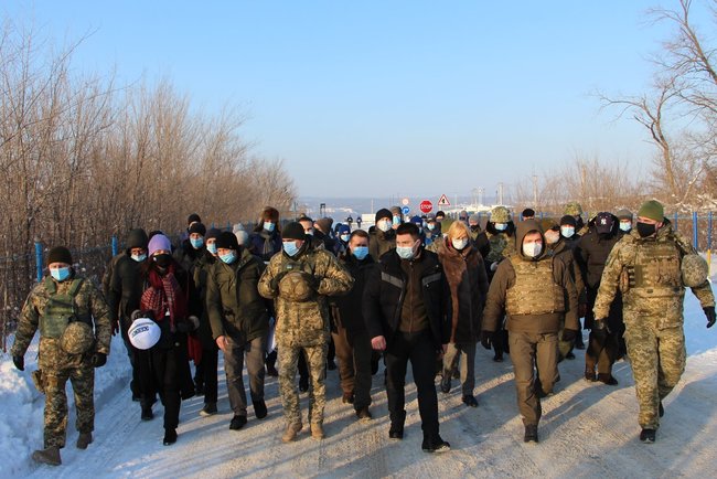 Председатель ОБСЕ Линде посетила КПВВ в Золотом на Луганщине (обновлено) 03