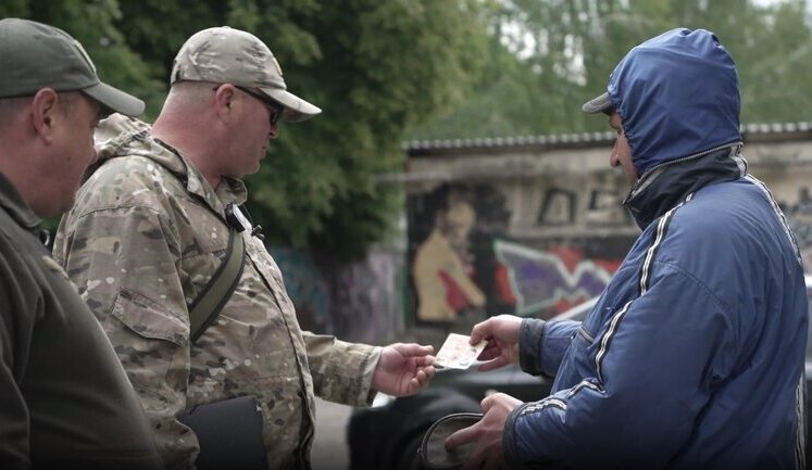 Скандал с участием ТЦК в Полтаве: в военкомате говорят, что мужчина напал на их военнослужащего и соврал о сломанной ноге