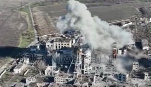 Український пілот авіабомбою GBU62 уражає ворожий пункт управління БпЛА. ВIДЕО